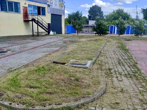комерційна за адресою Металургів вул., 50