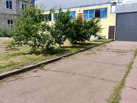 комерційна за адресою Металургів вул., 50
