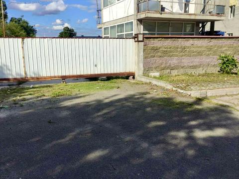 комерційна за адресою Металургів вул., 50