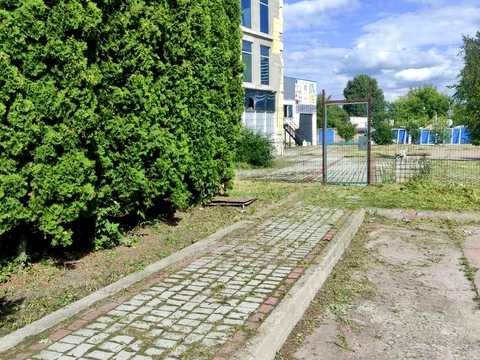 комерційна за адресою Металургів вул., 50