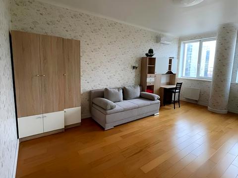 квартира за адресою Отакара Яроша пров., 12а