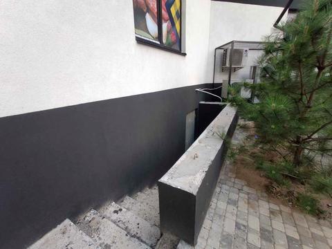 комерційна за адресою Сагайдачного вул., 16
