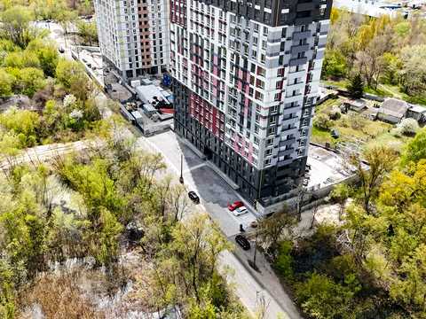 паркомісце за адресою Тепловозна вул., 28