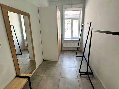 комерційна за адресою Велика Васильківська вул. (Червоноармійська), 66