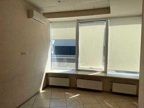 комерційна за адресою Королеви Єлизавети ІІ вул. (Глинки), 2