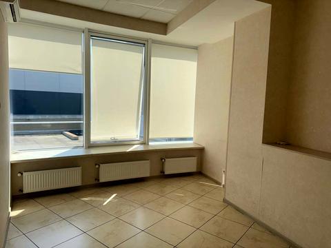 комерційна за адресою Королеви Єлизавети ІІ вул. (Глинки), 2
