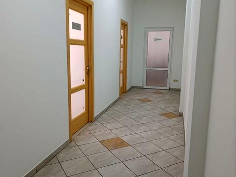 комерційна за адресою Чорновола вул., 136