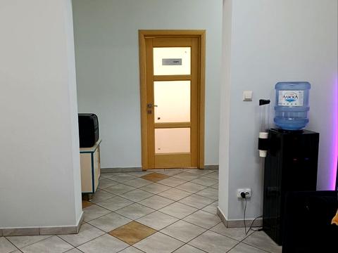 комерційна за адресою Чорновола вул., 136