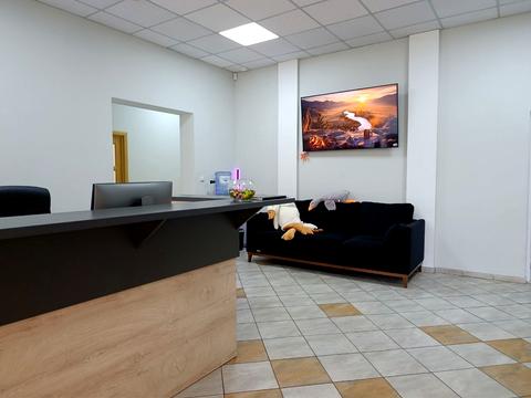 комерційна за адресою Чорновола вул., 136