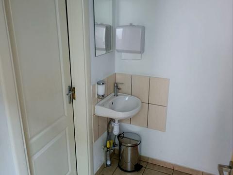комерційна за адресою Чорновола вул., 136