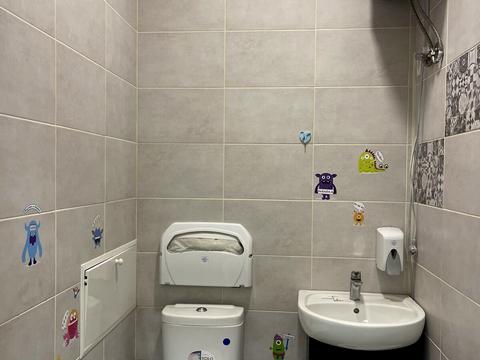 комерційна за адресою Академіка Лебедєва вул., 1