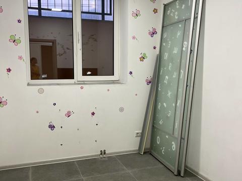 комерційна за адресою Академіка Лебедєва вул., 1