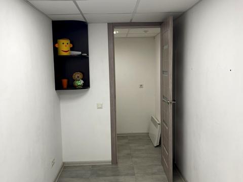 комерційна за адресою Академіка Лебедєва вул., 1