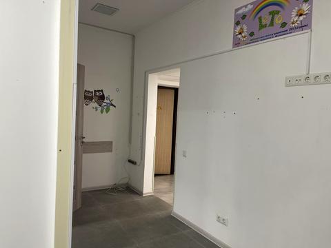 комерційна за адресою Академіка Лебедєва вул., 1