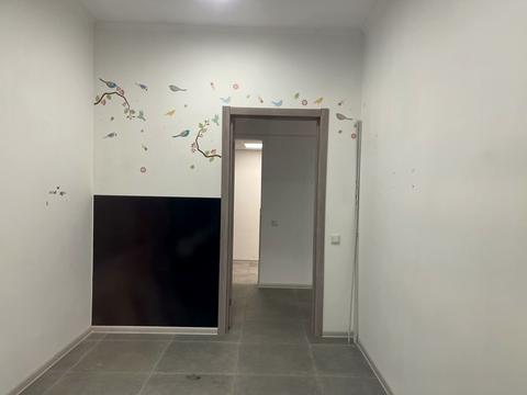 комерційна за адресою Академіка Лебедєва вул., 1