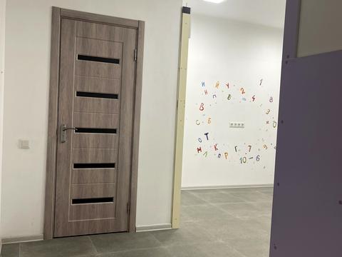 комерційна за адресою Академіка Лебедєва вул., 1