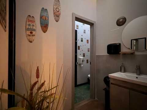 комерційна за адресою Юрія Шумського вул., 1-Б