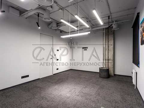 комерційна за адресою Володимирська вул., 6