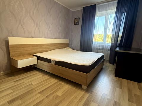 квартира за адресою В'ячеслава Чорновола вул., 60