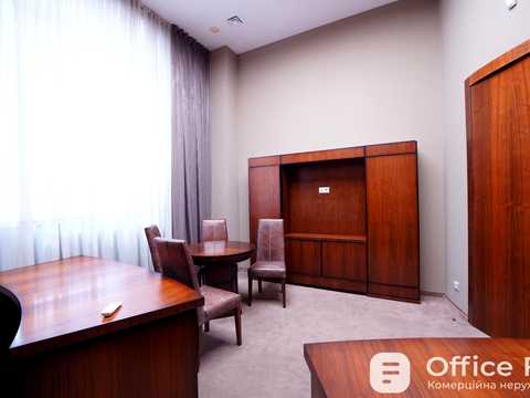 комерційна за адресою Жилянська вул., 59