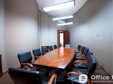 комерційна за адресою Жилянська вул., 59
