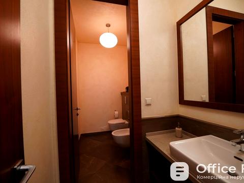 комерційна за адресою Жилянська вул., 59