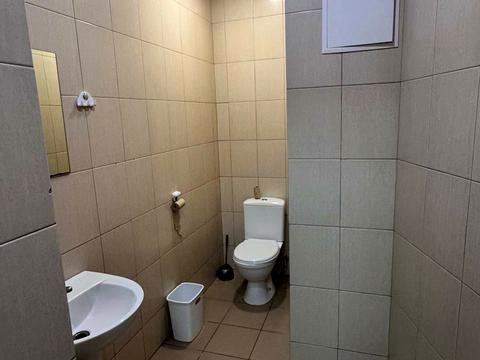 комерційна за адресою Небесної Сотні вул. (Леніна), 4А