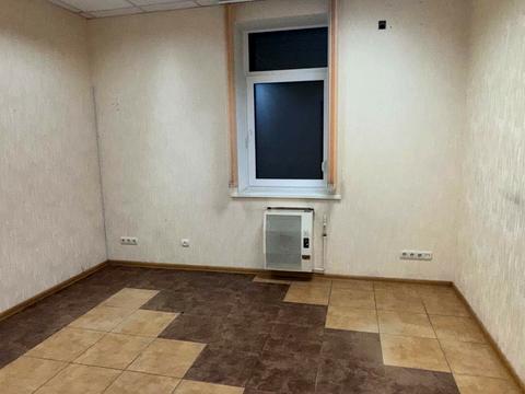 комерційна за адресою Небесної Сотні вул. (Леніна), 4А