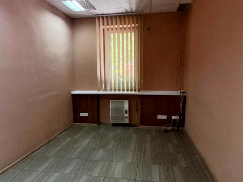 комерційна за адресою Небесної Сотні вул. (Леніна), 4А