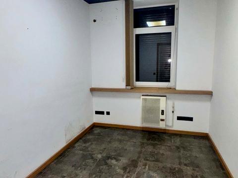 комерційна за адресою Небесної Сотні вул. (Леніна), 4А