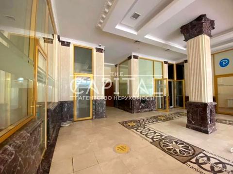 коммерческая по адресу Лесі Українки пл., 30