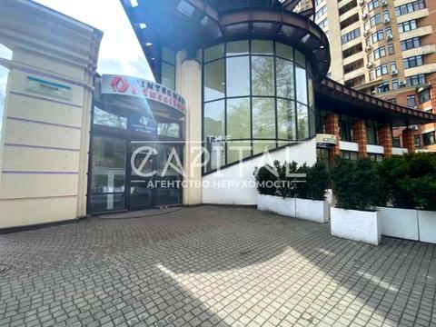 коммерческая по адресу Лесі Українки пл., 30
