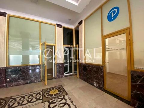 коммерческая по адресу Лесі Українки пл., 30