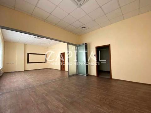 коммерческая по адресу Лесі Українки пл., 30