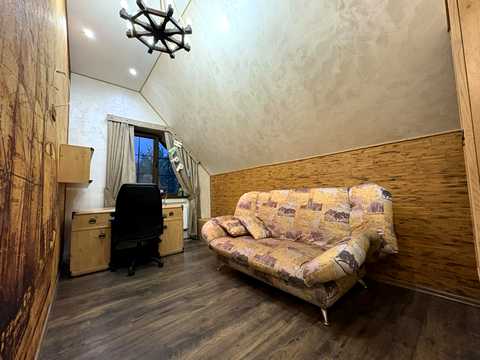 будинок за адресою Центральна вул., 10