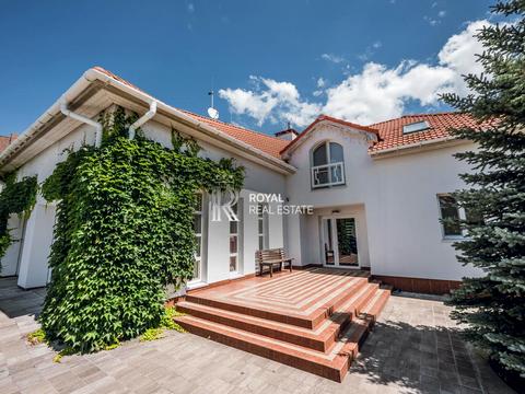 будинок за адресою вул. Центральна, 12