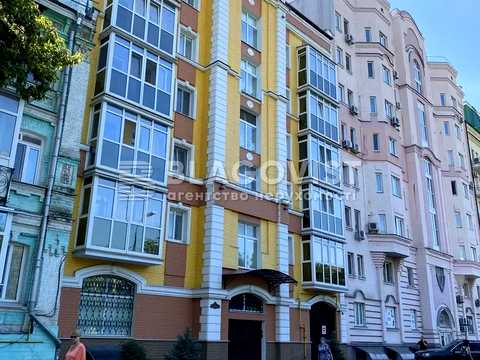 комерційна за адресою Юрківська вул., 28