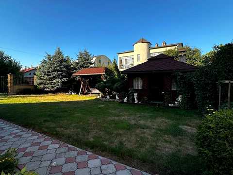 будинок за адресою Мирослава Іванюти вул., 52