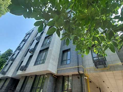 комерційна за адресою Космонавтів вул., 27К