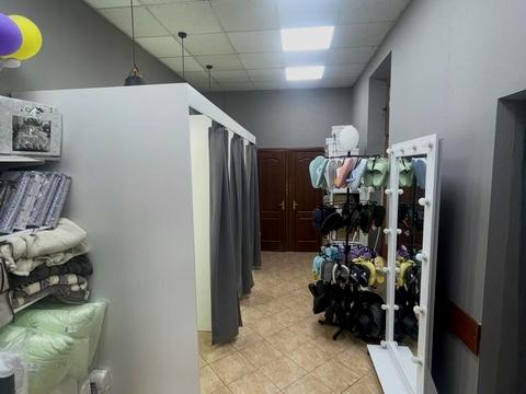 комерційна за адресою Євгена Коновальця вул., 30