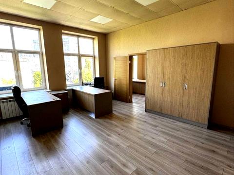 комерційна за адресою Олександра Кониського вул., 82