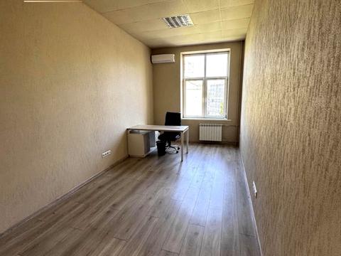комерційна за адресою Олександра Кониського вул., 82