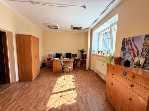 комерційна за адресою Рівне, 24 Серпня вул., 1б