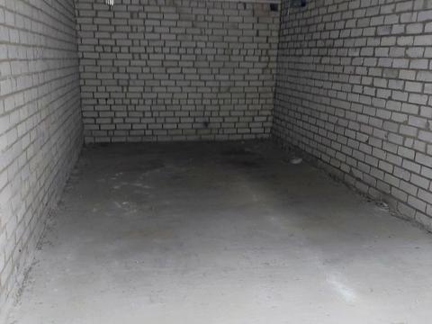 паркомісце за адресою Шовковична вул., 38