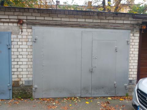 паркомісце за адресою Шовковична вул., 38