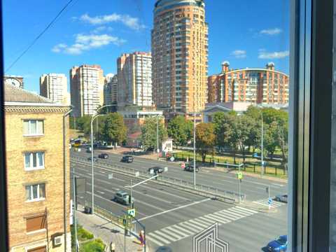 комерційна за адресою Лесі Українки бульв., 34