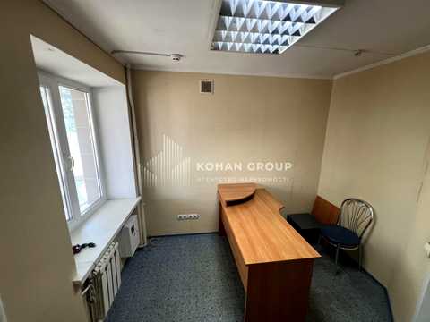 коммерческая по адресу Кам'янецька ул., 82