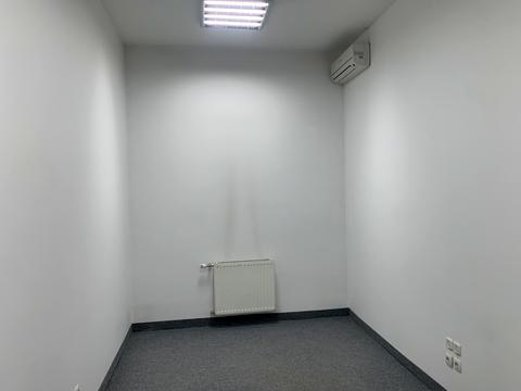 комерційна за адресою Львів, Героїв УПА вул., 77