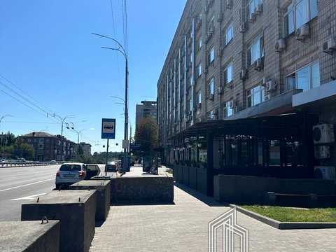 комерційна за адресою Лесі Українки бульв., 34