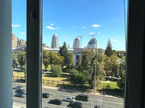 комерційна за адресою Лесі Українки бульв., 34